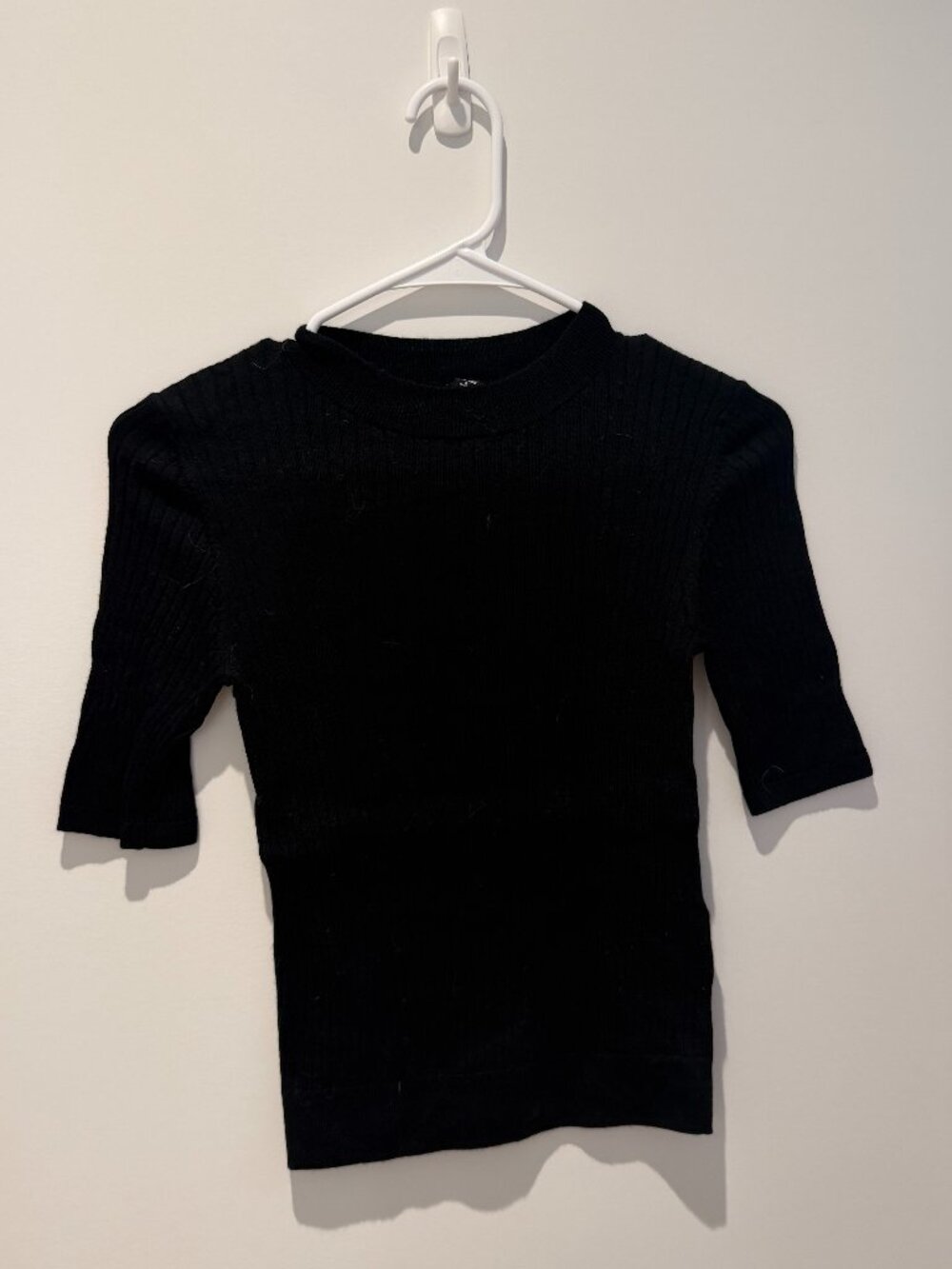 UNIQLO Black ribbed short sleeve mock-neck top